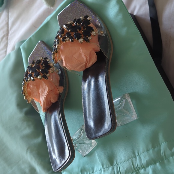 Lucite/Plastic Black Rhinestone Heels Size 10.5 - Picture 3 of 12